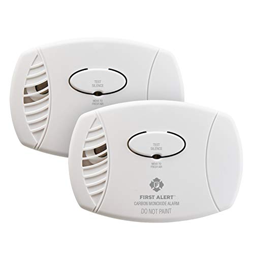 FIRST ALERT Carbon Monoxide Detector, No Outlet Required, Battery Operated, CO400, White, 2 Count (Pack of 1)