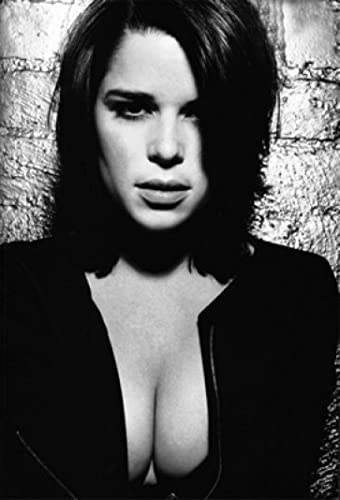 Neve Campbell - 18X24 Poster FCA #FCA39491