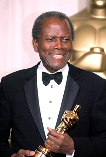 Posterazzi Poster Print Collection EVCPSDSIPOHR002 Sidney Poitier at The Academy Awards 3242002 La Ca by Robert Hepler. Celebrity (8 x 10)