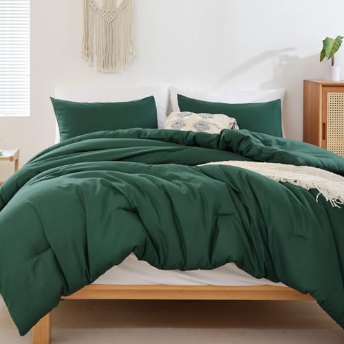 ROSGONIA Queen Comforter Set Emerald Green, 3pcs (1 Boho Dark Forest Green Comforter & 2 Pillowcases), All Season Blanket Lightweight Bedspreads Quilt