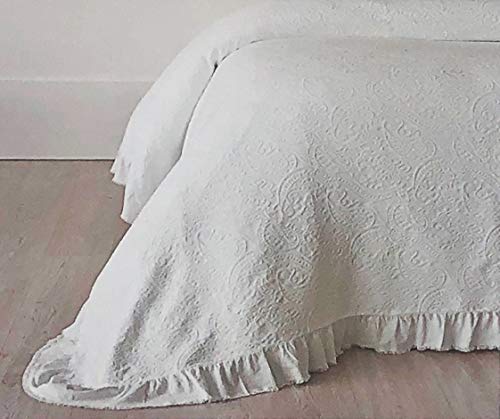 PiuBelle Portugal Solid White with Paisley Texture Matelasse Quilt Coverlet Bedspread Shabby Chic Rough Flange Edging 100% Cotton Luxury - Nepal Ruffle (Queen)