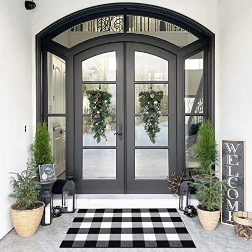 SEEKSEE Cotton Buffalo Plaid Rug 27.5'x43' Black and White Hand Woven Checked Rug Washable Doormats Indoor Outdoor Rugs for Layered Front Door Mats, Porch, Kitchen, Farmhouse, Entryway