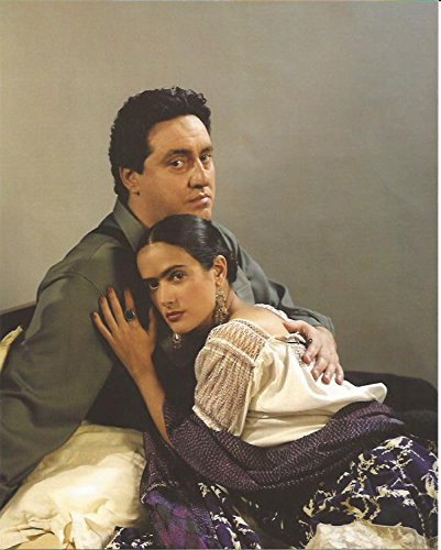 Frida Alfred Molina holding Salma Hayek 8 x 10 inch Promo Photo #2 - 004