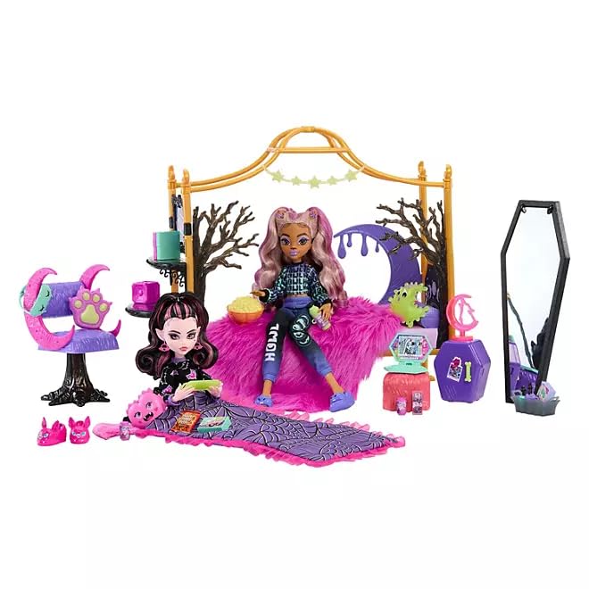 Monster High Creepover Bedroom Playset - Featuring Draculaura, Clawdeen Wolf with Over 20 fab-Boo-lous Pieces for The Ultimate Creeptastic Experience