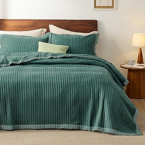 Bedsure Dark Green Bedspread Coverlet Queen Size - Lightweight Soft Quilt Bedding Set for All Seasons, Corduroy Pattern Quilt Set, 3 Pieces, 1 Quilt (90'x96') & 2 Pillow Shams (20'x26'+2')